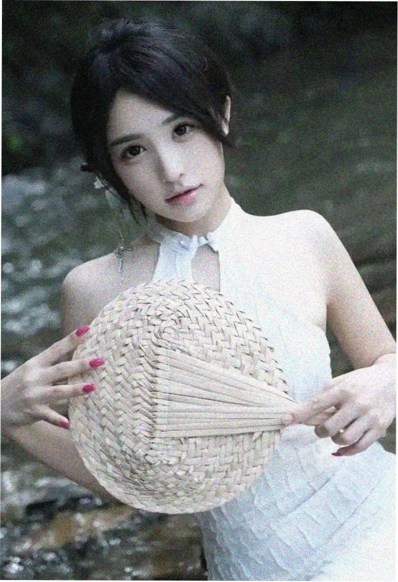编辑推荐作品《二手夏天》海报